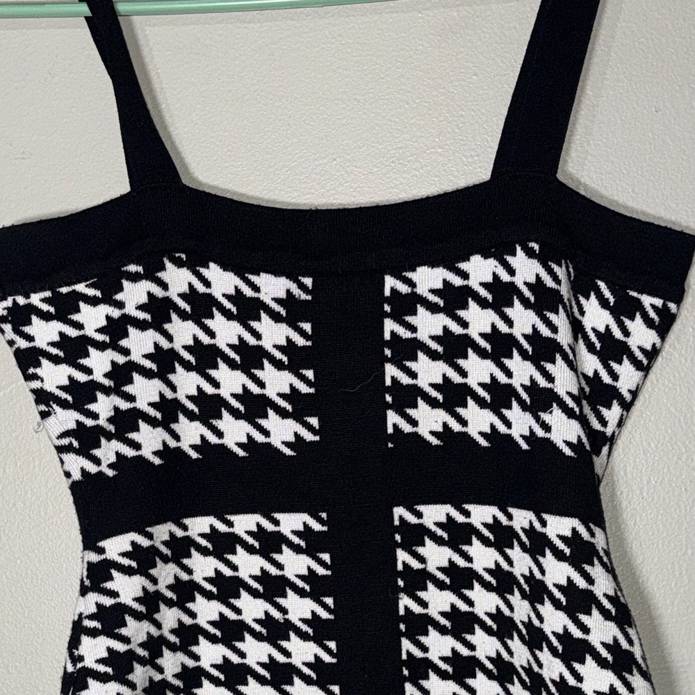 Black and White Houndstooth Dress - Picture 10 of 11